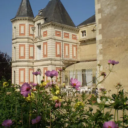 Au Chateau De Gresillon באוג'ה